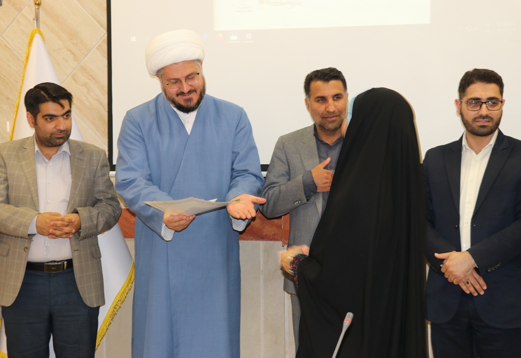 نشست شعرخوانی «کریمانه» به همت محفل ادبی رواق ادب اداره کل کتابخانه های عمومی خراسان رضوی برگزار شد