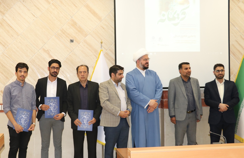 نشست شعرخوانی «کریمانه» به همت محفل ادبی رواق ادب اداره کل کتابخانه های عمومی خراسان رضوی برگزار شد