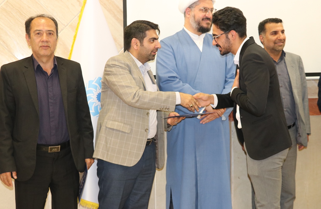 نشست شعرخوانی «کریمانه» به همت محفل ادبی رواق ادب اداره کل کتابخانه های عمومی خراسان رضوی برگزار شد