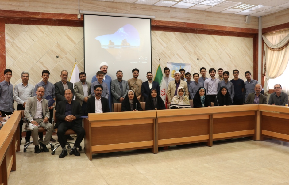 نشست شعرخوانی «کریمانه» به همت محفل ادبی رواق ادب اداره کل کتابخانه های عمومی خراسان رضوی برگزار شد