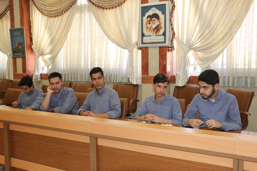 نشست شعرخوانی «کریمانه» به همت محفل ادبی رواق ادب اداره کل کتابخانه های عمومی خراسان رضوی برگزار شد