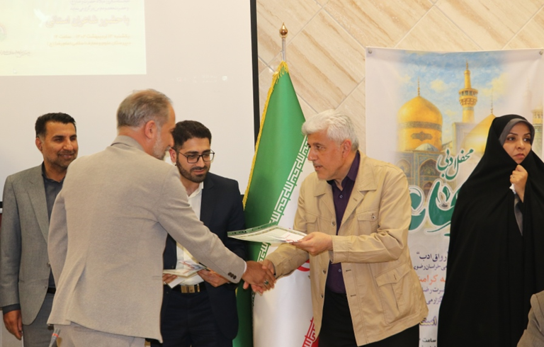 نشست شعرخوانی «کریمانه» به همت محفل ادبی رواق ادب اداره کل کتابخانه های عمومی خراسان رضوی برگزار شد