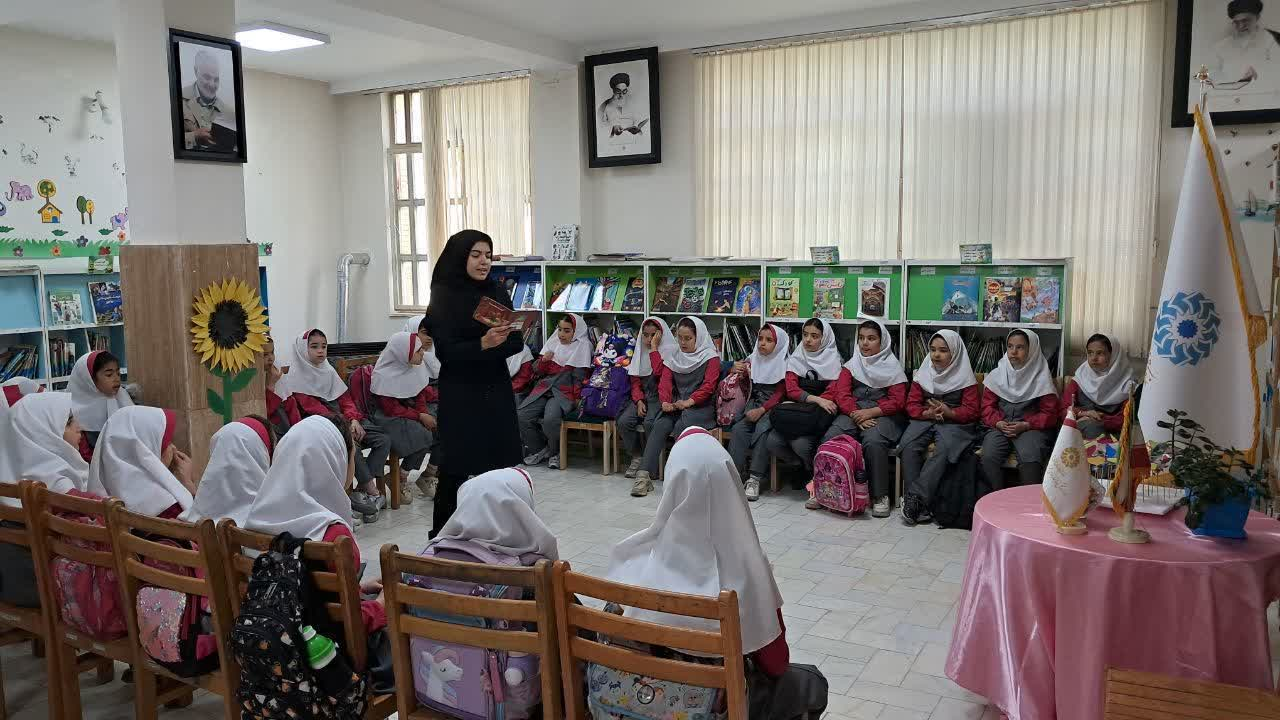 عطر کرامت رضوی در کتابخانههای عمومی استان مرکزی پیچید