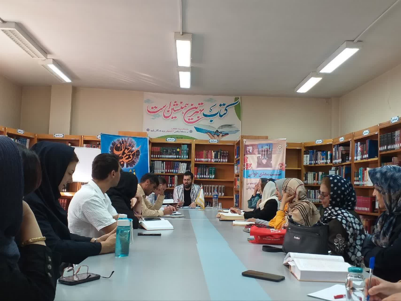 عطر کرامت رضوی در کتابخانه‌های عمومی استان مرکزی پیچید