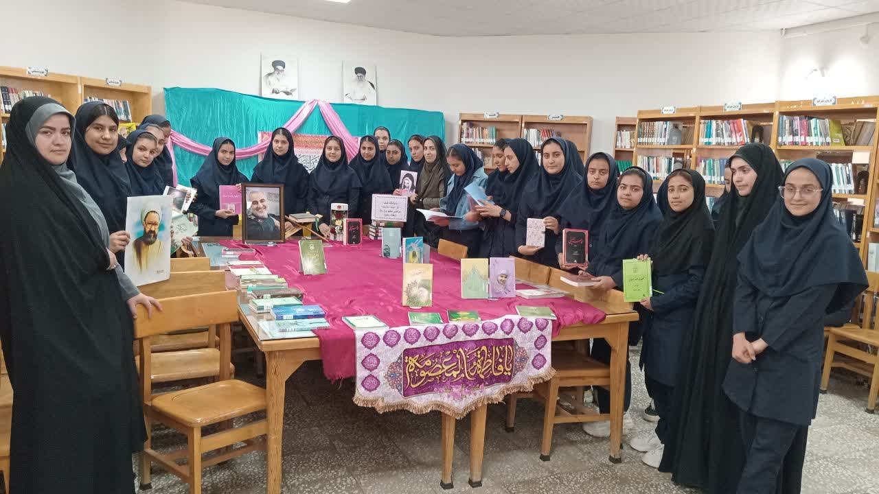 عطر کرامت رضوی در کتابخانههای عمومی استان مرکزی پیچید