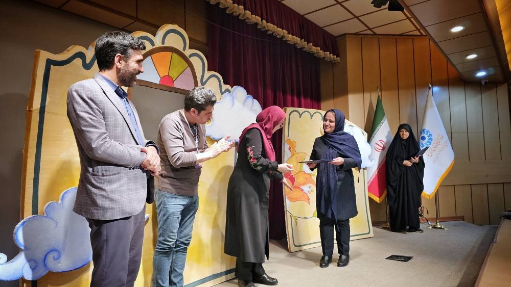 مرحله استانی سومین دوسالانه قصه گویی نهال امید در زنجان به کار خود پایان داد