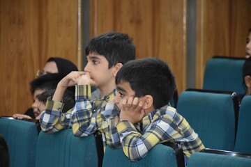 رقابت استانی سومین دوره جشنواره قصه گویی نهال امید در استان فارس