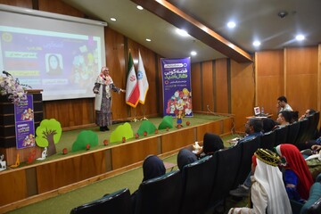 رقابت استانی سومین دوره جشنواره قصه گویی نهال امید در استان فارس