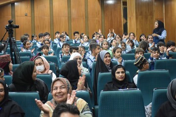 رقابت استانی سومین دوره جشنواره قصه گویی نهال امید در استان فارس