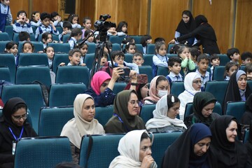 رقابت استانی سومین دوره جشنواره قصه گویی نهال امید در استان فارس