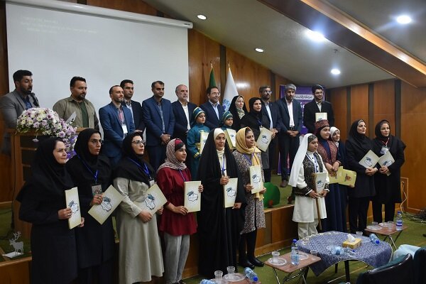 معرفی برگزیدگان استانی سومین جشنواره قصهگویی نهال امید فارس