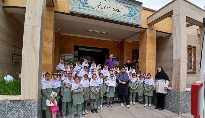 برنامه های متنوع فرهنگی با حضور دانش آموزان دختر در کتابخانه های عمومی شهرستان مهاباد برگزار شد