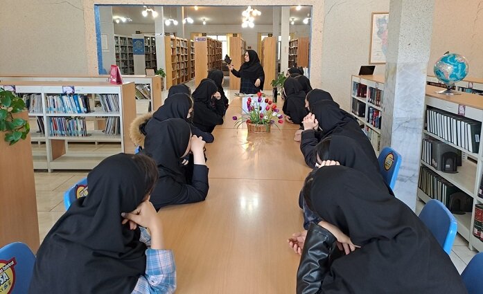 برنامه های متنوع فرهنگی با حضور دانش آموزان دختر در کتابخانه های عمومی شهرستان مهاباد برگزار شد