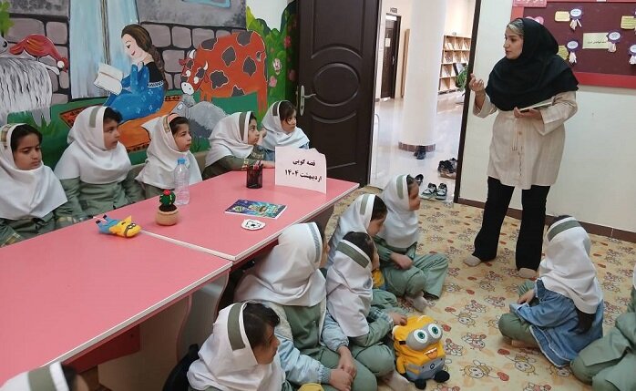 برنامه های متنوع فرهنگی با حضور دانش آموزان دختر در کتابخانه های عمومی شهرستان مهاباد برگزار شد
