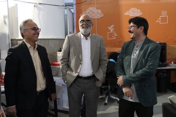 بازدید دبیرکل نهاد کتابخانه های عمومی کشور از غرفه کودک و نوجوان «کتابخانه عمومی ایران»