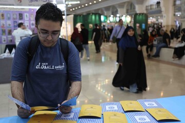 روز دوم حضور نهاد کتابخانه های عمومی کشور در سی و ششمین نمایشگاه بین المللی کتاب تهران
