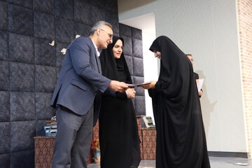 جشن بزرگ گرامیداشت مقام معلم در کتابخانه مرکزی یزد برگزار شد