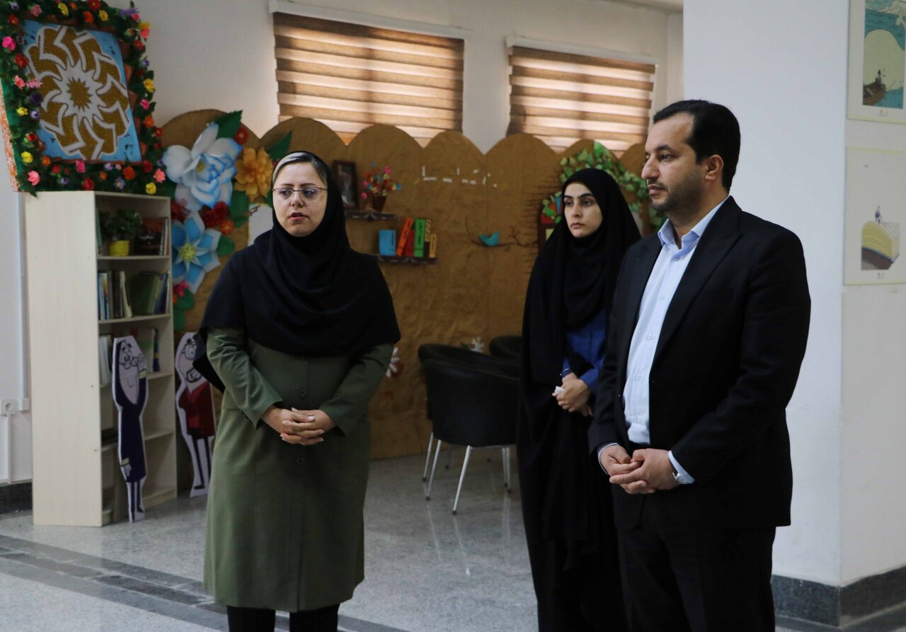 رونمایی از اثر هنری شاخص «زمان طلایی انسانیت» در کتابخانه مرکزی آیت‌الله مهمان‌نواز بجنورد