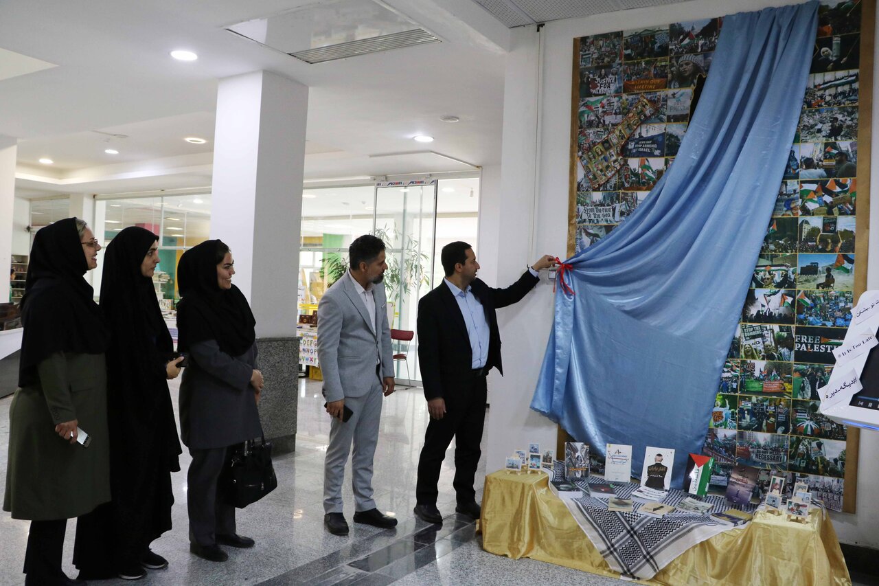 رونمایی از اثر هنری شاخص «زمان طلایی انسانیت» در کتابخانه مرکزی آیت‌الله مهمان‌نواز بجنورد
