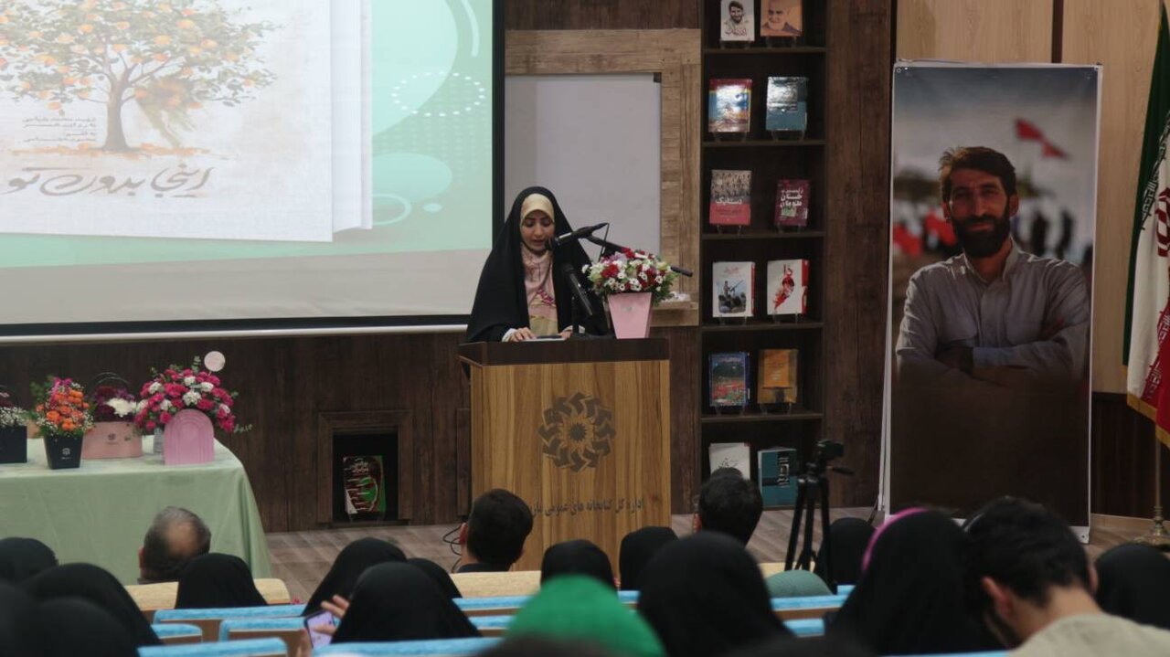 کتاب « اینجا بدون تو» در کتابخانه عمومی جمشید احمدی قائمشهر رونمایی شد