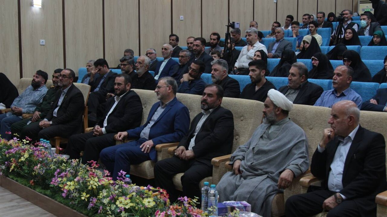 کتاب « اینجا بدون تو» در کتابخانه عمومی جمشید احمدی قائمشهر رونمایی شد