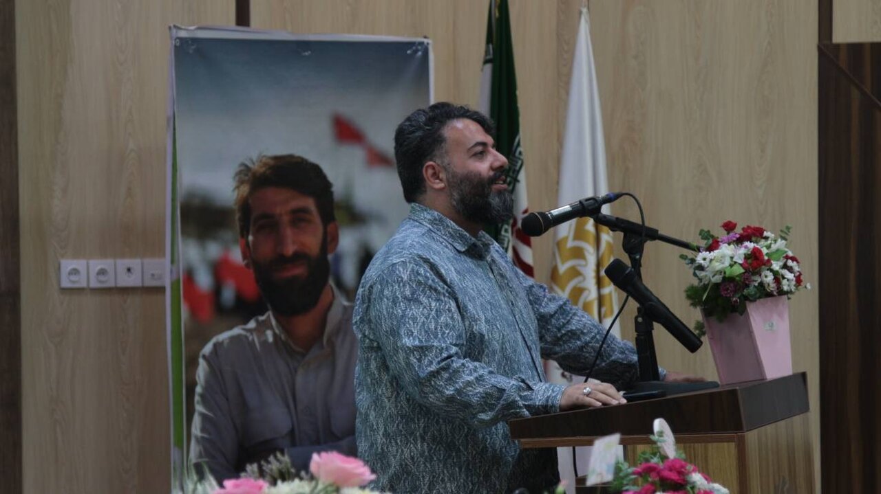 کتاب « اینجا بدون تو» در کتابخانه عمومی جمشید احمدی قائمشهر رونمایی شد