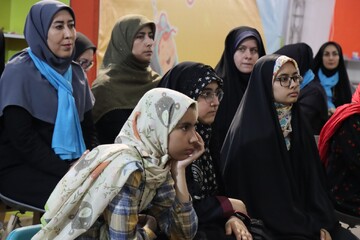 نشست با حمیدرضا شاه آبادی در غرفه کودک سی و ششمین نمایشگاه کتاب تهران