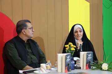 نشست با حمیدرضا شاه آبادی در غرفه کودک سی و ششمین نمایشگاه کتاب تهران