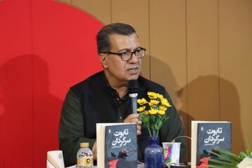 نشست با حمیدرضا شاه آبادی در غرفه کودک سی و ششمین نمایشگاه کتاب تهران