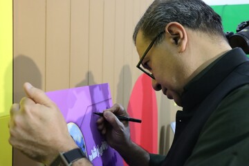 نشست با حمیدرضا شاه آبادی در غرفه کودک سی و ششمین نمایشگاه کتاب تهران