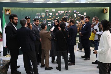 بازدید دبیرکل نهاد از غرفه مکتب حاج قاسم و شهید رییسی در روز چهارم نمایشگاه کتاب
