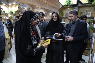 بازدید دبیرکل نهاد از غرفه ناشران در روز چهارم نمایشگاه کتاب