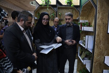 بازدید دبیرکل نهاد از غرفه ناشران در روز چهارم نمایشگاه کتاب