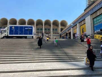 خدمات دهی کتابخانه سیار قزوین در نمایشگاه کتاب تهران