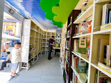 خدمات دهی کتابخانه سیار قزوین در نمایشگاه کتاب تهران