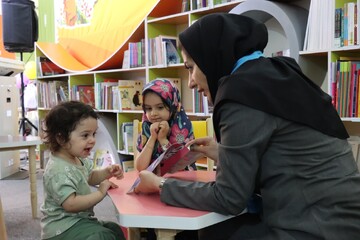 با کتاب بخند، بخون و بپر بالا: فعالیت های روز چهارم غرفه کودک در نمایشگاه کتاب
