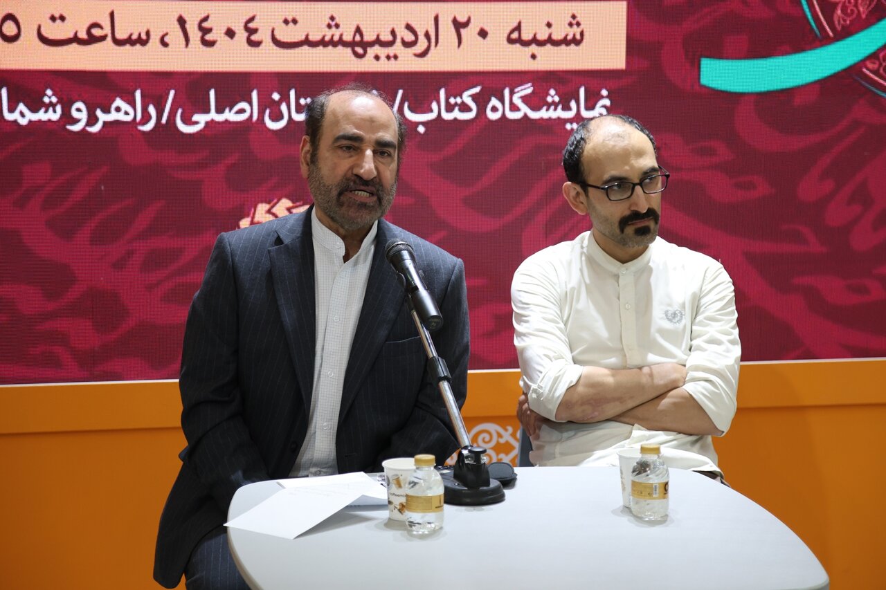 ادبیات انقلاب، بازتاب هویت ملی و دینی مردم ایران