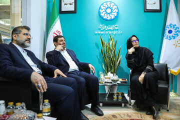 حضور محمدمخبر و مهدی اسماعیلی در غرفه نهاد