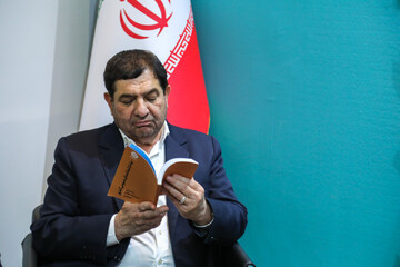 حضور محمدمخبر و مهدی اسماعیلی در غرفه نهاد