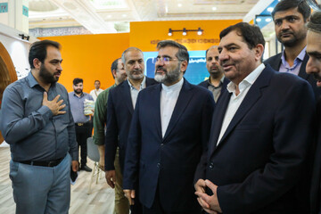 حضور محمدمخبر و مهدی اسماعیلی در غرفه نهاد