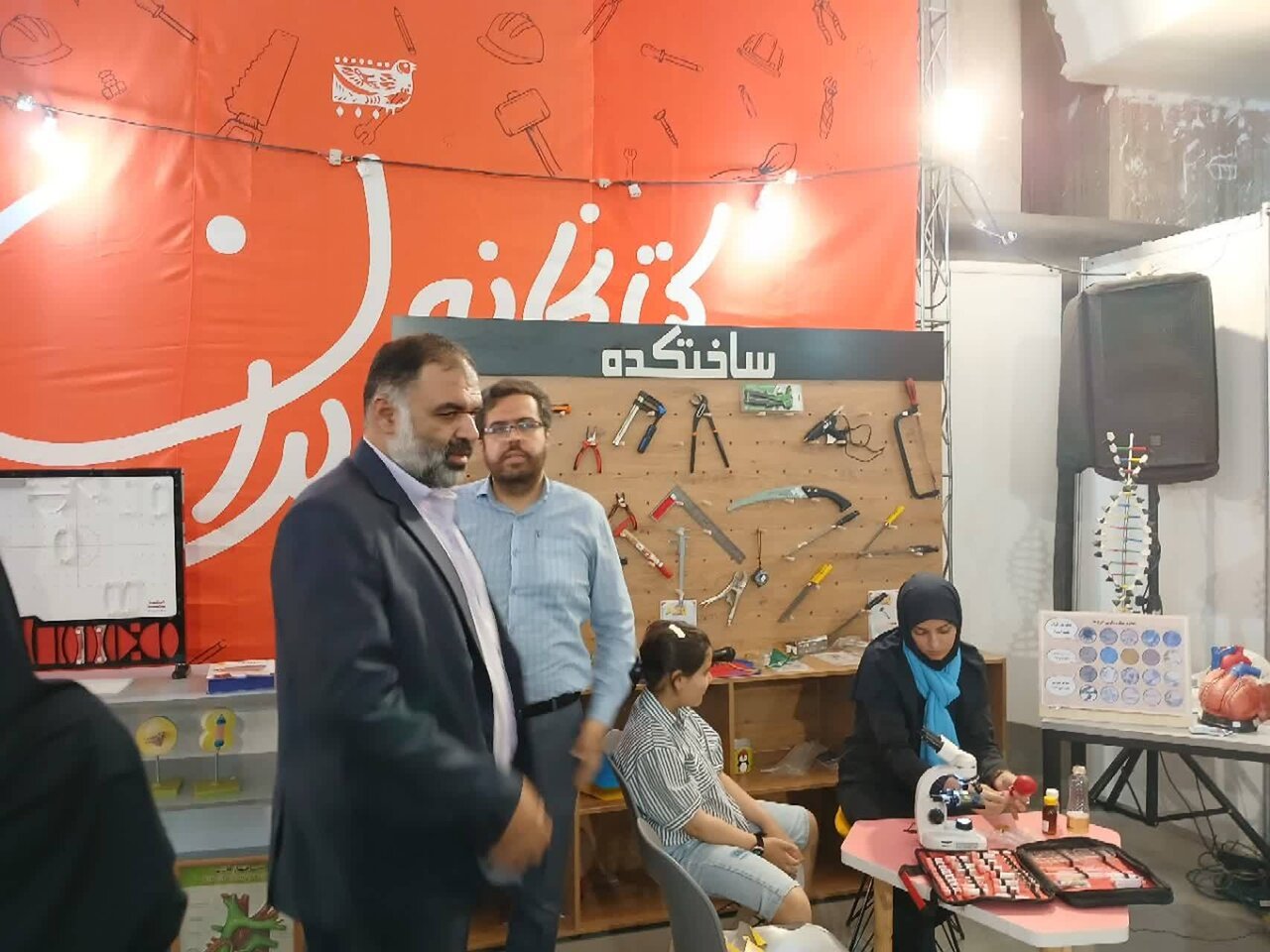 بازدید جمعی از کتابداران استان البرز از نمایشگاه کتاب تهران