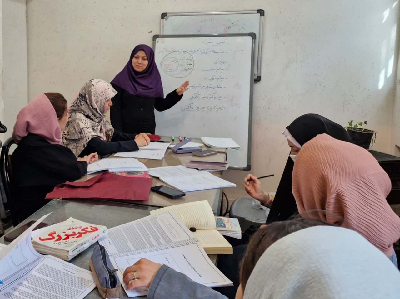 اردیبهشتی به رنگ کتاب؛ فصل تازه ترویج مطالعه در کتابخانههای عمومی