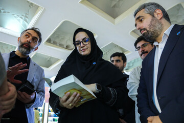 بازدید دبیرکل نهاد از غرفه ناشران در روز هفتم نمایشگاه کتاب