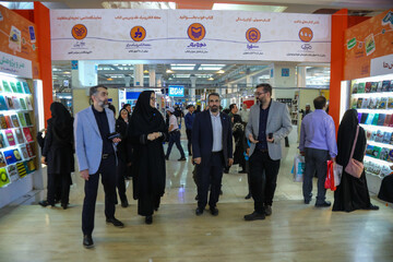 بازدید دبیرکل نهاد از غرفه ناشران در روز هفتم نمایشگاه کتاب
