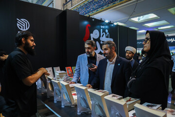 بازدید دبیرکل نهاد از غرفه ناشران در روز هفتم نمایشگاه کتاب