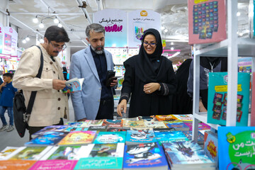 بازدید دبیرکل نهاد از غرفه ناشران در روز هفتم نمایشگاه کتاب