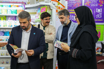 بازدید دبیرکل نهاد از غرفه ناشران در روز هفتم نمایشگاه کتاب