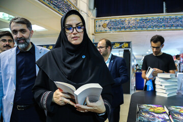بازدید دبیرکل نهاد از غرفه ناشران در روز هفتم نمایشگاه کتاب