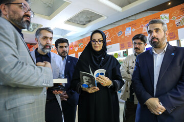 بازدید دبیرکل نهاد از غرفه ناشران در روز هفتم نمایشگاه کتاب