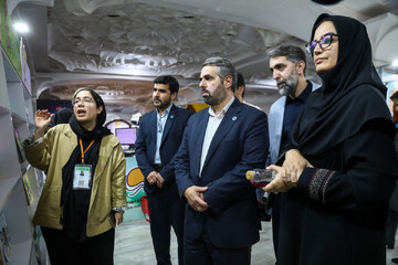 بازدید دبیرکل نهاد از غرفه ناشران در روز هفتم نمایشگاه کتاب